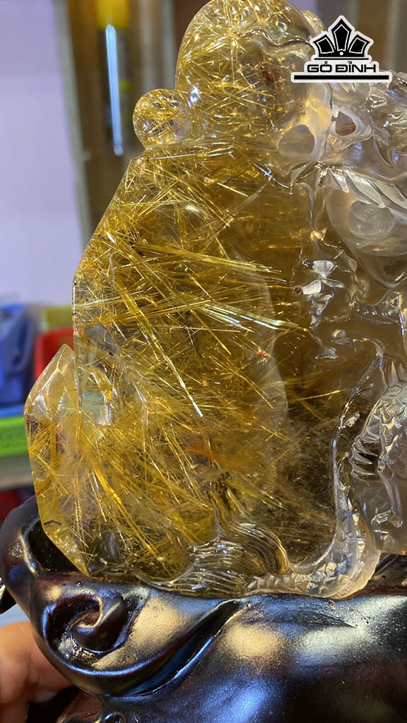 Tác Phẩm Rồng Phi Thiên Đá Thạch Anh Tóc Vàng Cao 260 Ngang 180 Sâu 112 (mm) 1726,8g Riêng Đá Cao 129 Ngang 143,9 Sâu 102 (mm) 1050g