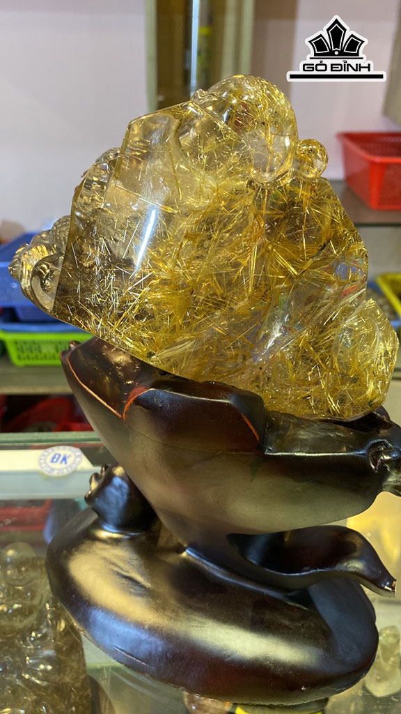 Tác Phẩm Rồng Phi Thiên Đá Thạch Anh Tóc Vàng Cao 260 Ngang 180 Sâu 112 (mm) 1726,8g Riêng Đá Cao 129 Ngang 143,9 Sâu 102 (mm) 1050g