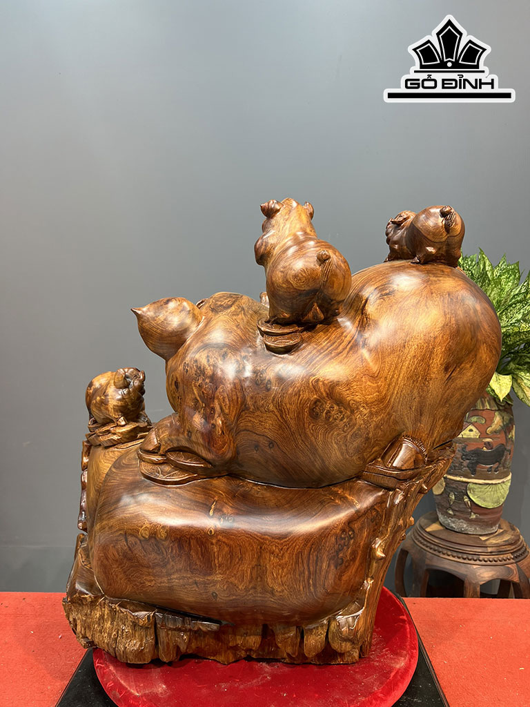 tuong-gia-dinh-heo-go-huong-cao-64-ngang-65-sau-45-cm-435462