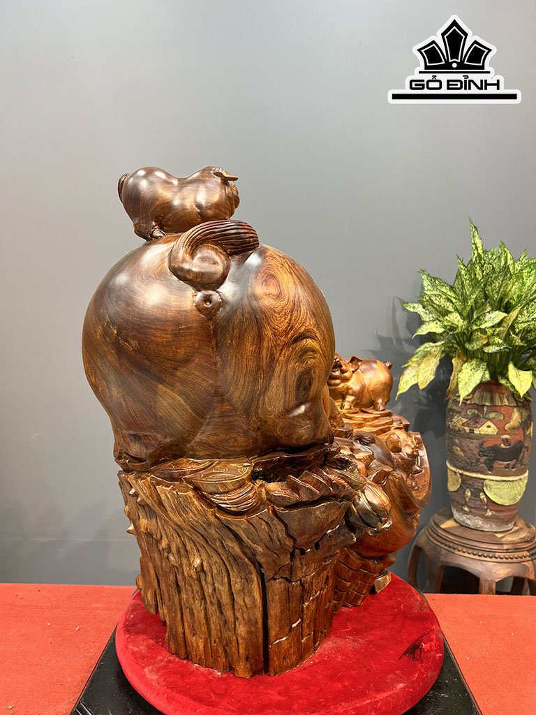 tuong-gia-dinh-heo-go-huong-cao-64-ngang-65-sau-45-cm-435463