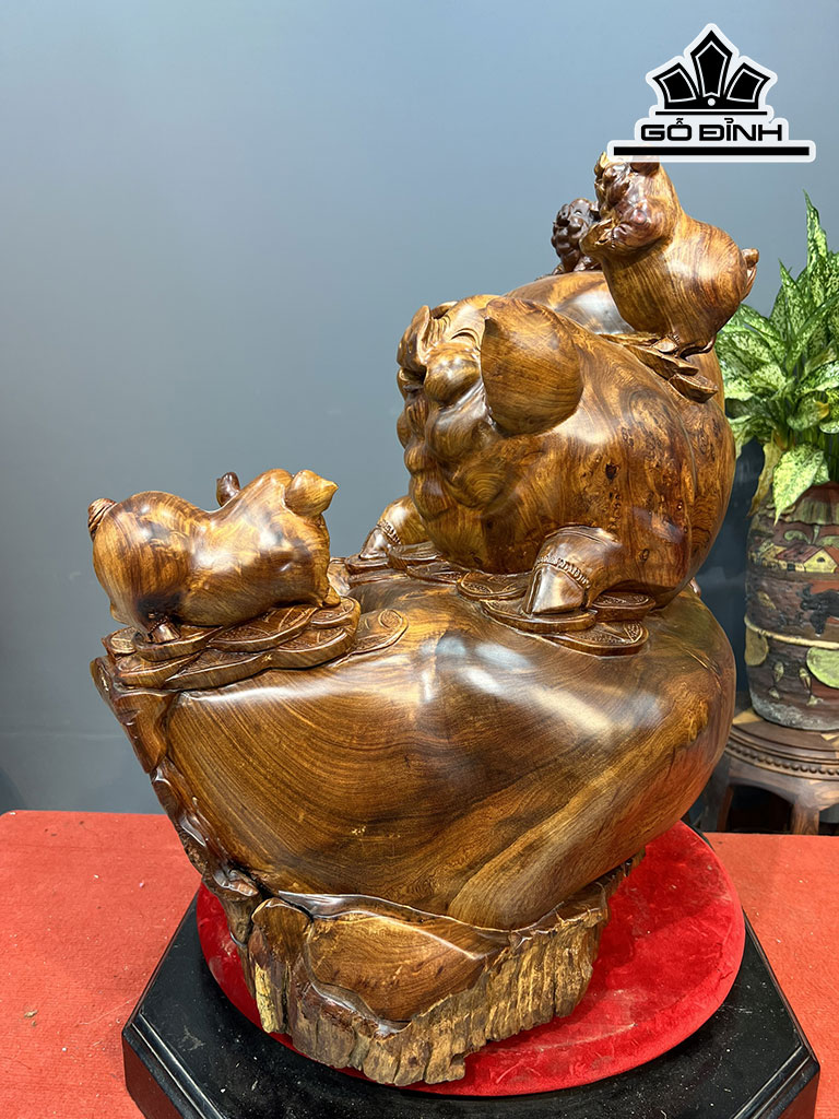 tuong-gia-dinh-heo-go-huong-cao-64-ngang-65-sau-45-cm-435465