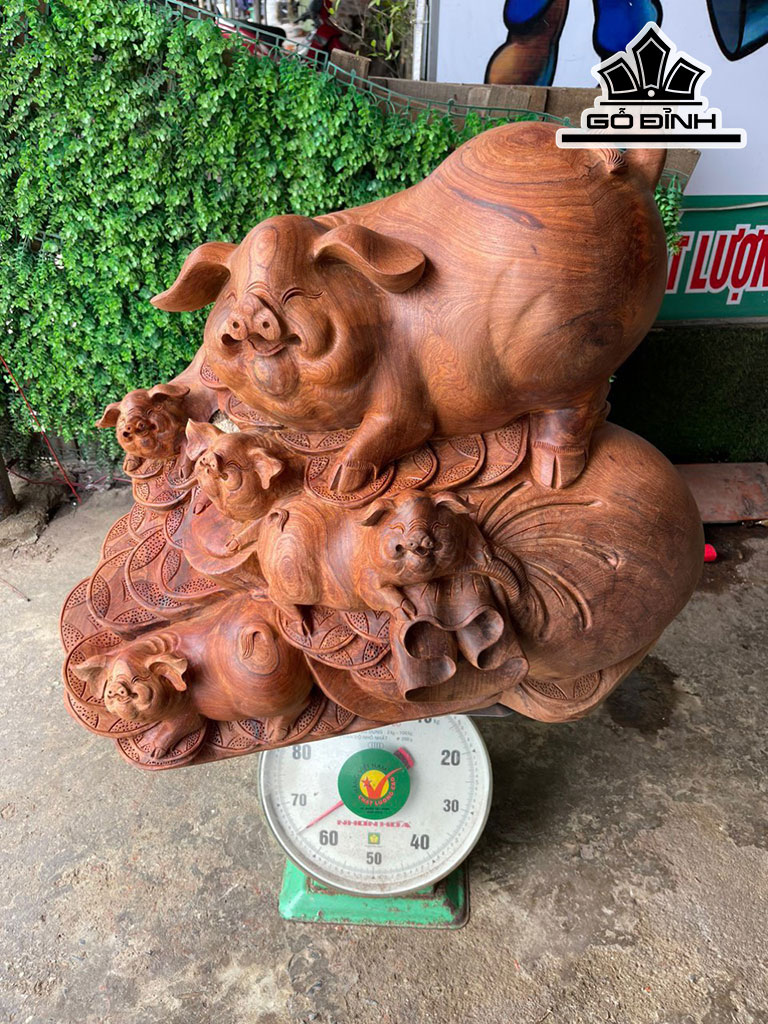 tuong-heo-mau-tu-tai-loc-go-huong-cao-56-ngang-70-sau-50-cm-435811