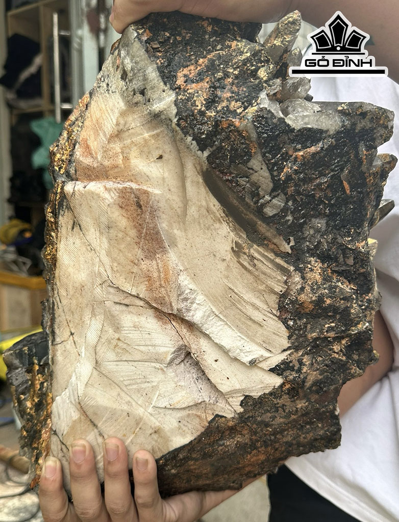 Tác Phẩm Đá Thạch Anh Khói ( Smoky Quartz ) Cao 40 Ngang 30 Sâu 15 (cm) 17kg