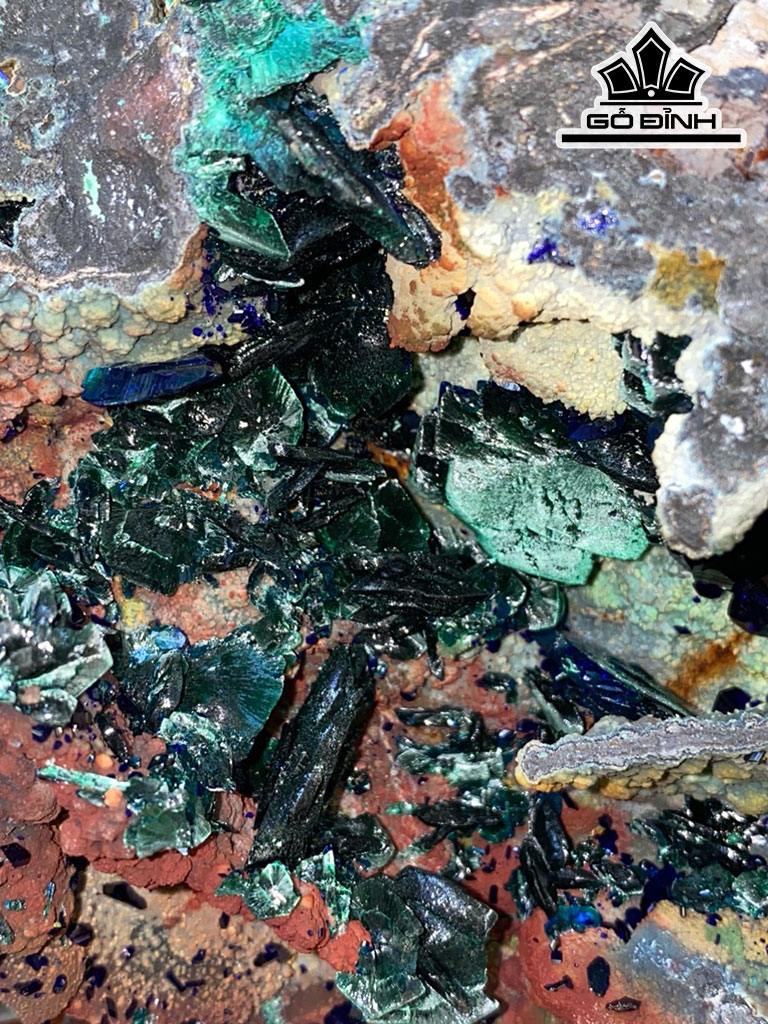 tinh-the-da-azurite-cao-25-cm-82kg-437171