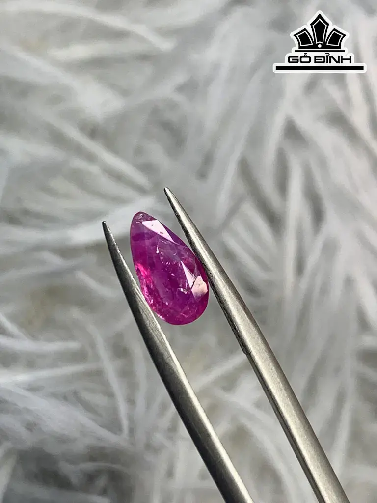 Viên Đá Ruby Giọt Nước Cao 9,7 Ngang 5,1 Sâu 2,1 (mm) 1cts