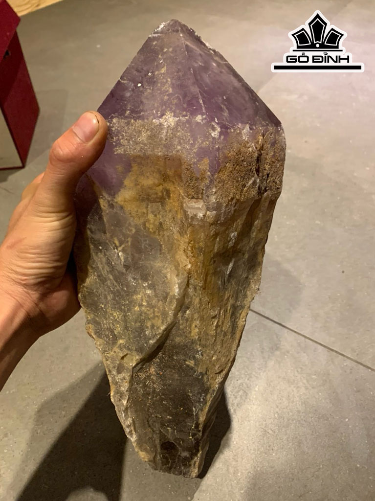 Tác Phẩm Đá Thạch Anh Tím Thô Cao 38 Ngang 18 (cm) 5,7kg