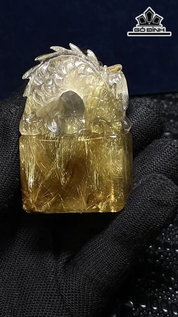 Ấn Rồng Hoa Thị 6 Cánh Đá Thạch Anh Tóc Vàng Cao 56 Ngang 36 Sâu 26 (mm) 94,9g