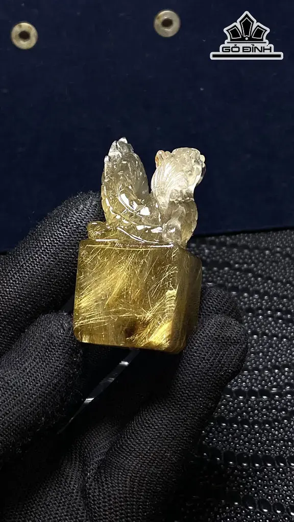 Ấn Rồng Hoa Thị 6 Cánh Đá Thạch Anh Tóc Vàng Cao 56 Ngang 36 Sâu 26 (mm) 94,9g