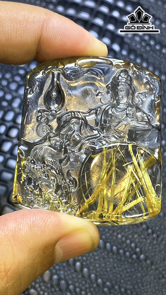 Mặt Dây Chuyền Quan Âm Cưỡi  Rồng Đá Thạch Anh Tóc Vàng Cao 51 Ngang 41,8 Sâu 13 (mm) 58,5g