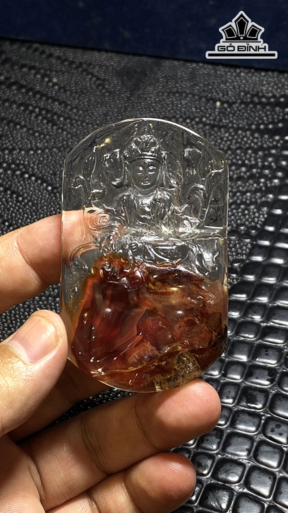 Mặt Dây Chuyền Quan Âm Đá Thạch Anh Nhiễm Sắc Thể Cao 70,89 Ngang 43,71 Sâu 15,22 (mm) 317,12cts