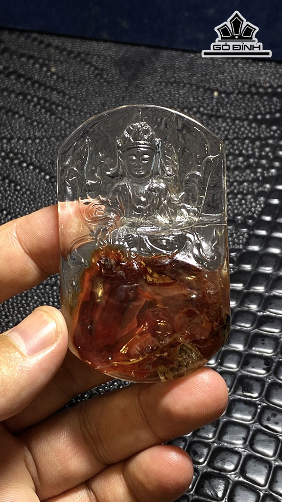 Mặt Dây Chuyền Quan Âm Đá Thạch Anh Nhiễm Sắc Thể Cao 70,89 Ngang 43,71 Sâu 15,22 (mm) 317,12cts