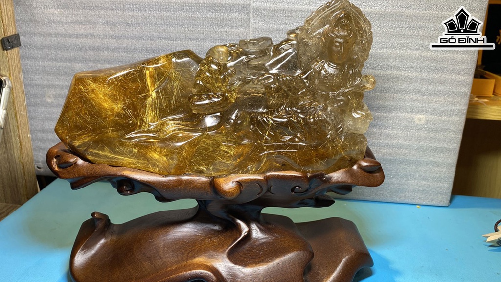 Tác Phẩm Bái Quan Âm Đá Thạch Anh Tóc Vàng Cao 210 Ngang 120 Sâu 60 (mm) 1812g