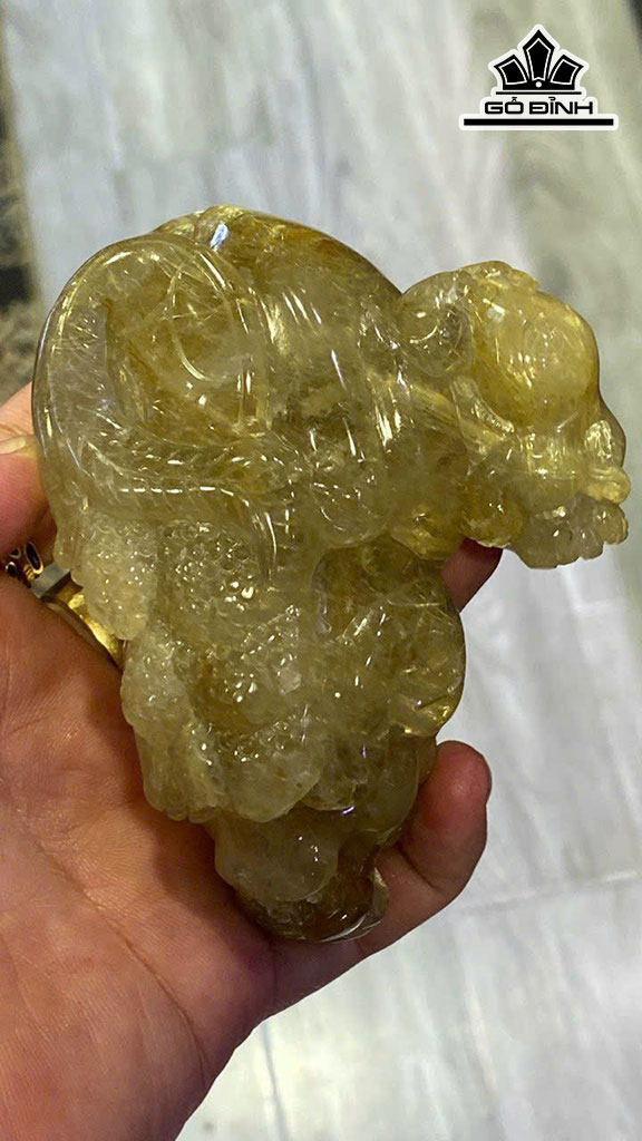 Tác Phẩm Tỳ Hưu Mẫu Tử Đá Thạch Anh Tóc Vàng Cao 107 Ngang 78 Sâu 46 (mm) 390,89g