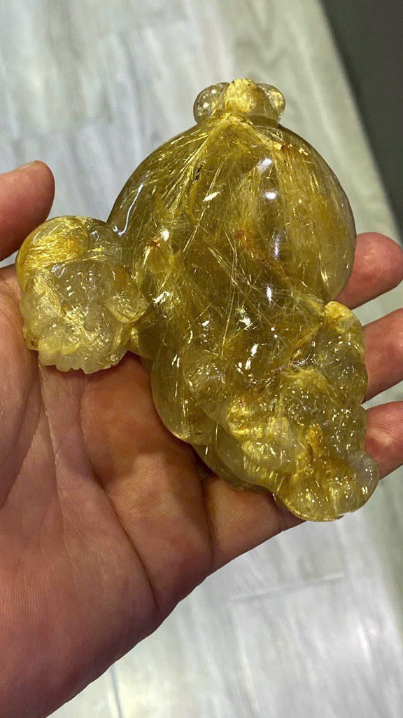 Tác Phẩm Tỳ Hưu Mẫu Tử Đá Thạch Anh Tóc Vàng Cao 107 Ngang 78 Sâu 46 (mm) 390,89g