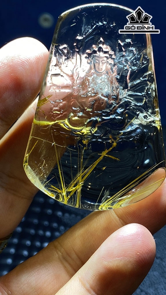 Tác Phẩm Thiên Thủ Thiên Nhãn Đá Thạch Anh Tóc Vàng Cao 59 Ngang 42 Sâu 12 (mm) 47,8g