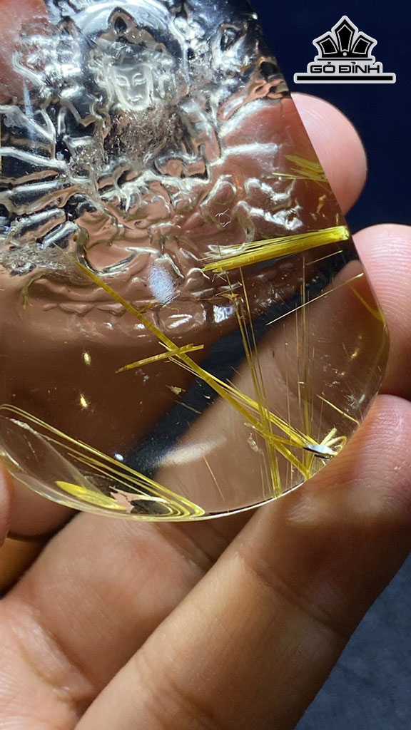 Tác Phẩm Thiên Thủ Thiên Nhãn Đá Thạch Anh Tóc Vàng Cao 59 Ngang 42 Sâu 12 (mm) 47,8g