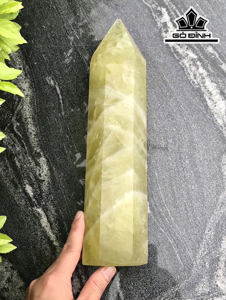 Tác Phẩm Nhất Trụ Linh Khí Đá Thạch Anh Vàng Cao 28 Ngang 7 Sâu 6 (cm) 1,7kg