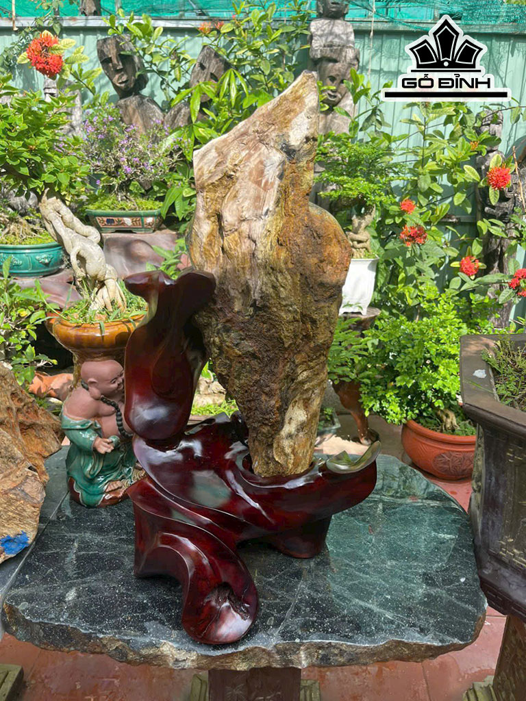 Tác Phẩm Cây Trầm Gió Gỗ Hóa Ngọc Cao 73 (cm) 30kg