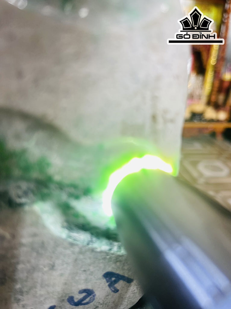 Tác Phẩm Đá Cẩm Thạch Cao 28 (cm) 2,6kg