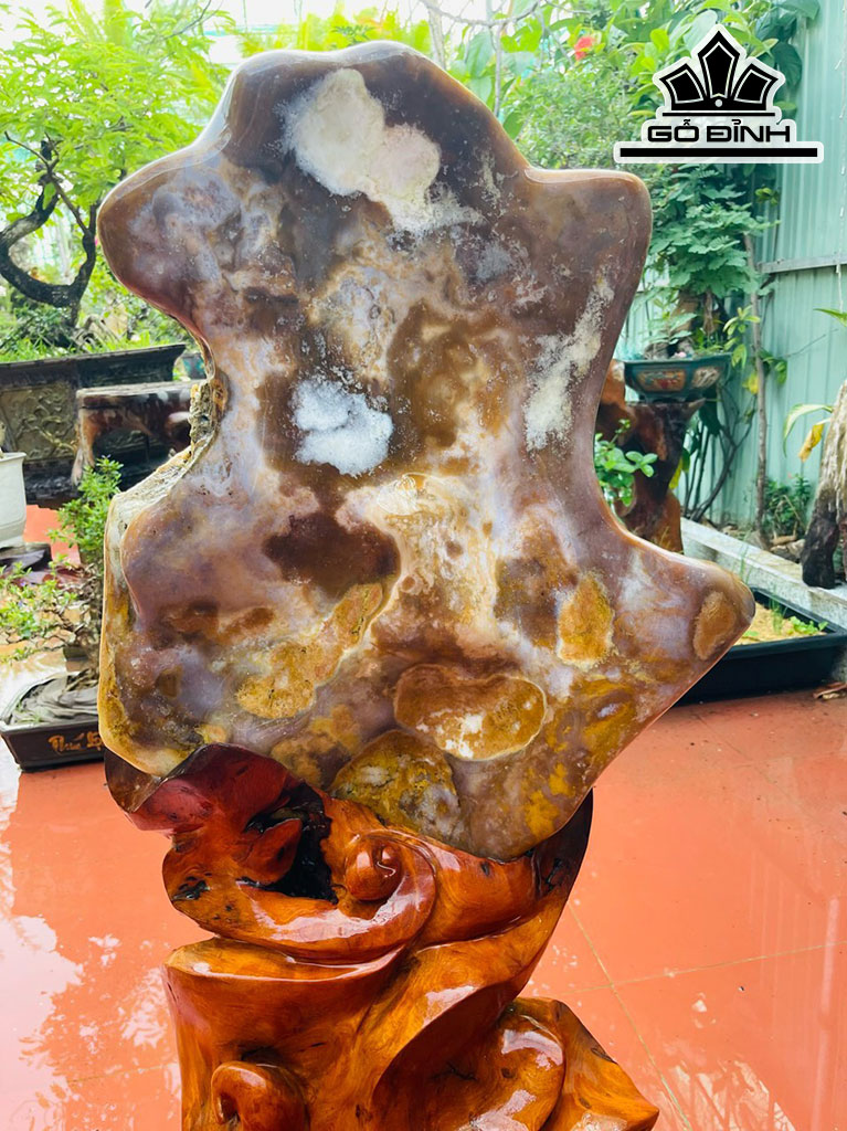 Tác Phẩm Đá Mã Não Cao 106 (cm) 52kg