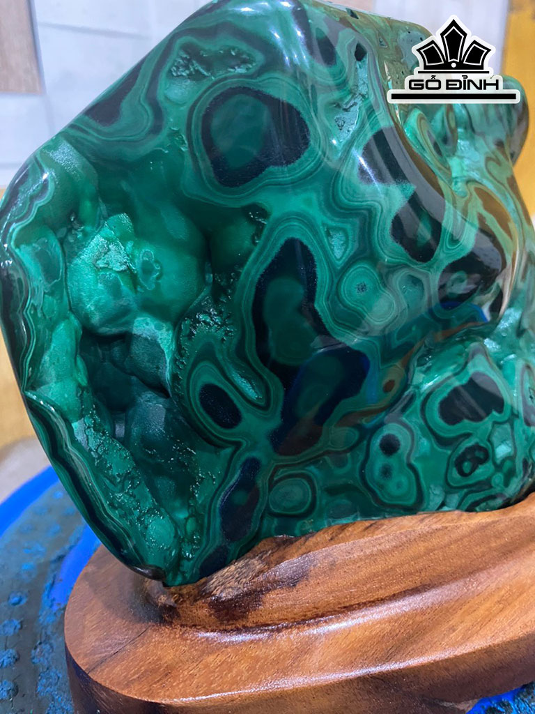 Tác Phẩm Đá Malachite Cao 15 Ngang 17 (cm) 2kg