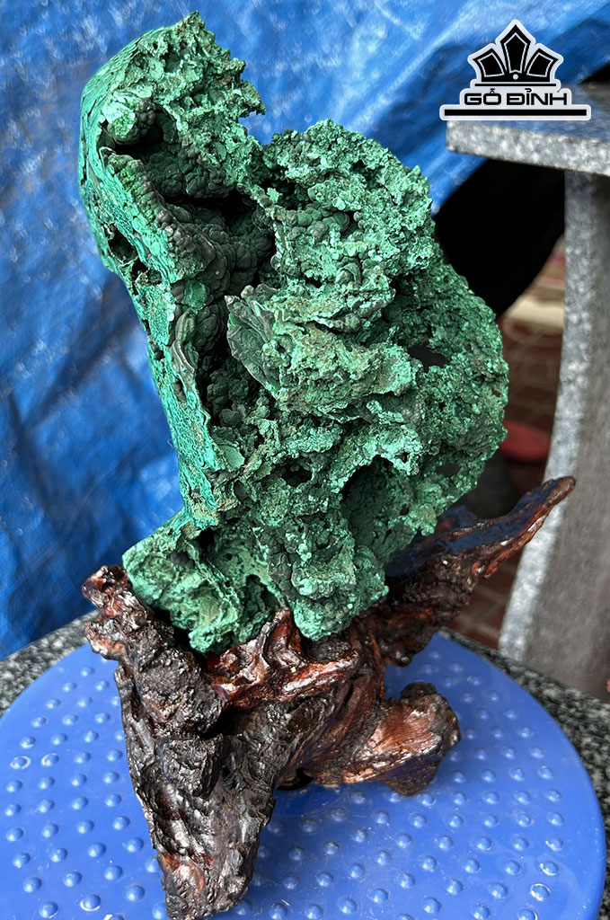 Tác Phẩm Đá Malachite Cao 26 Ngang 21 (cm) 2,25kg
