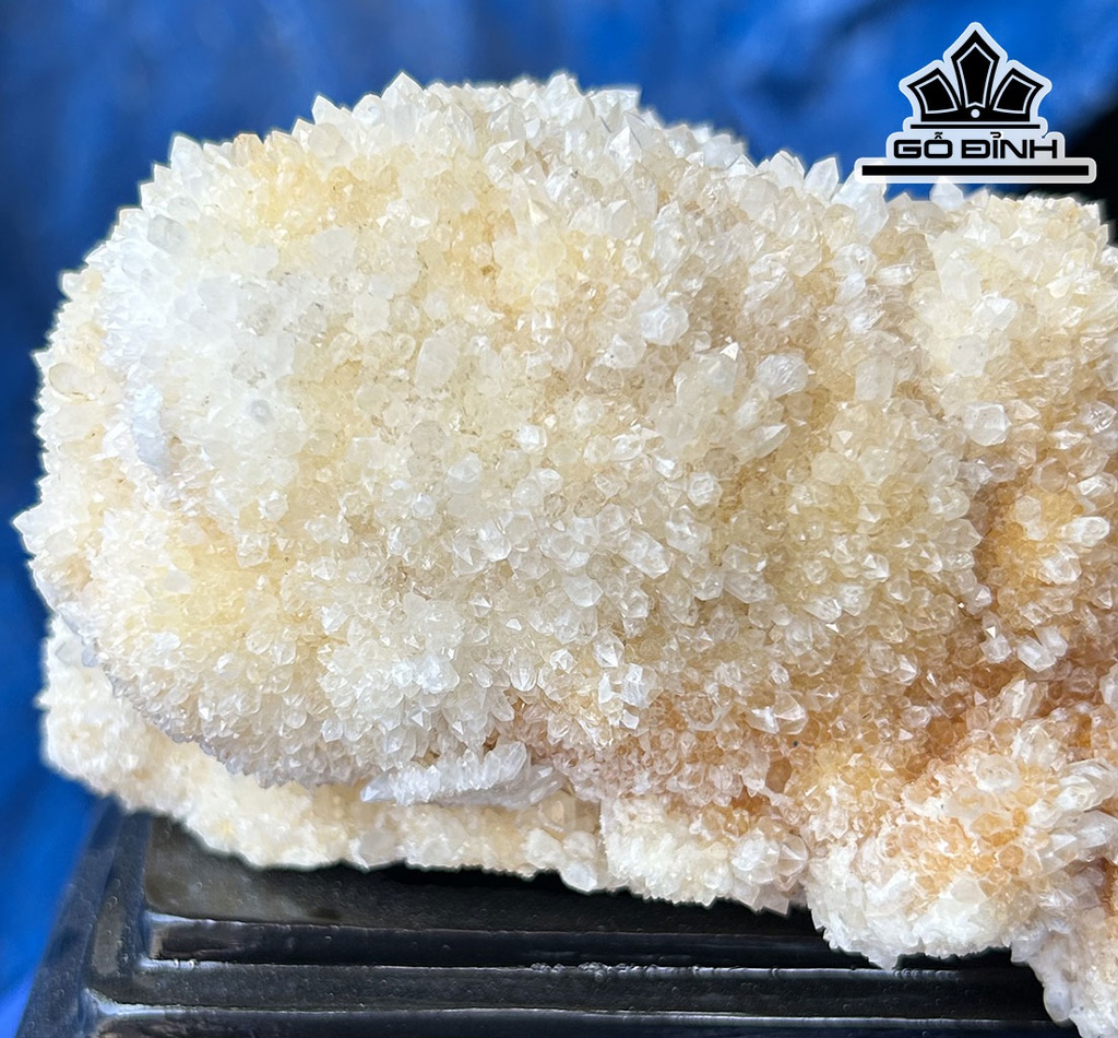 Tác Phẩm Đá Thạch Anh Cao 20 Ngang 13 (cm) 1,95kg