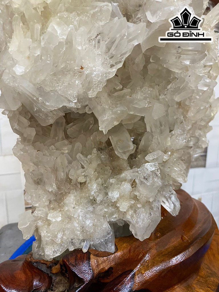 Tác Phẩm Đá Thạch Anh Cao 39 (cm) 10,4kg