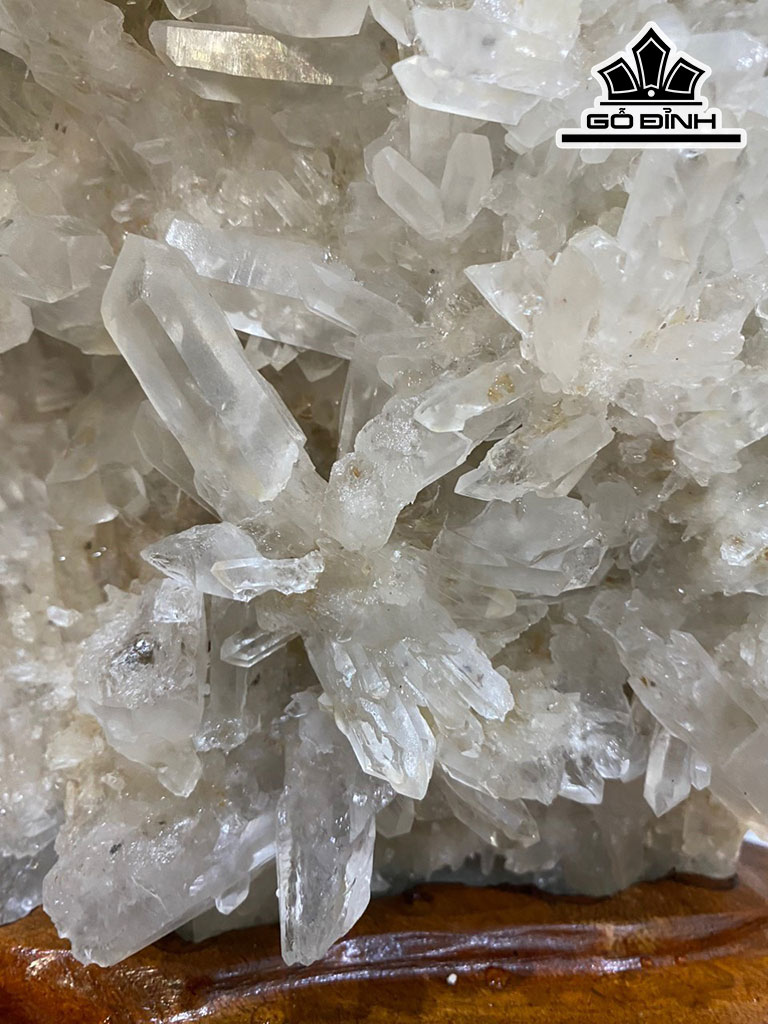Tác Phẩm Đá Thạch Anh Cao 39 (cm) 10,4kg