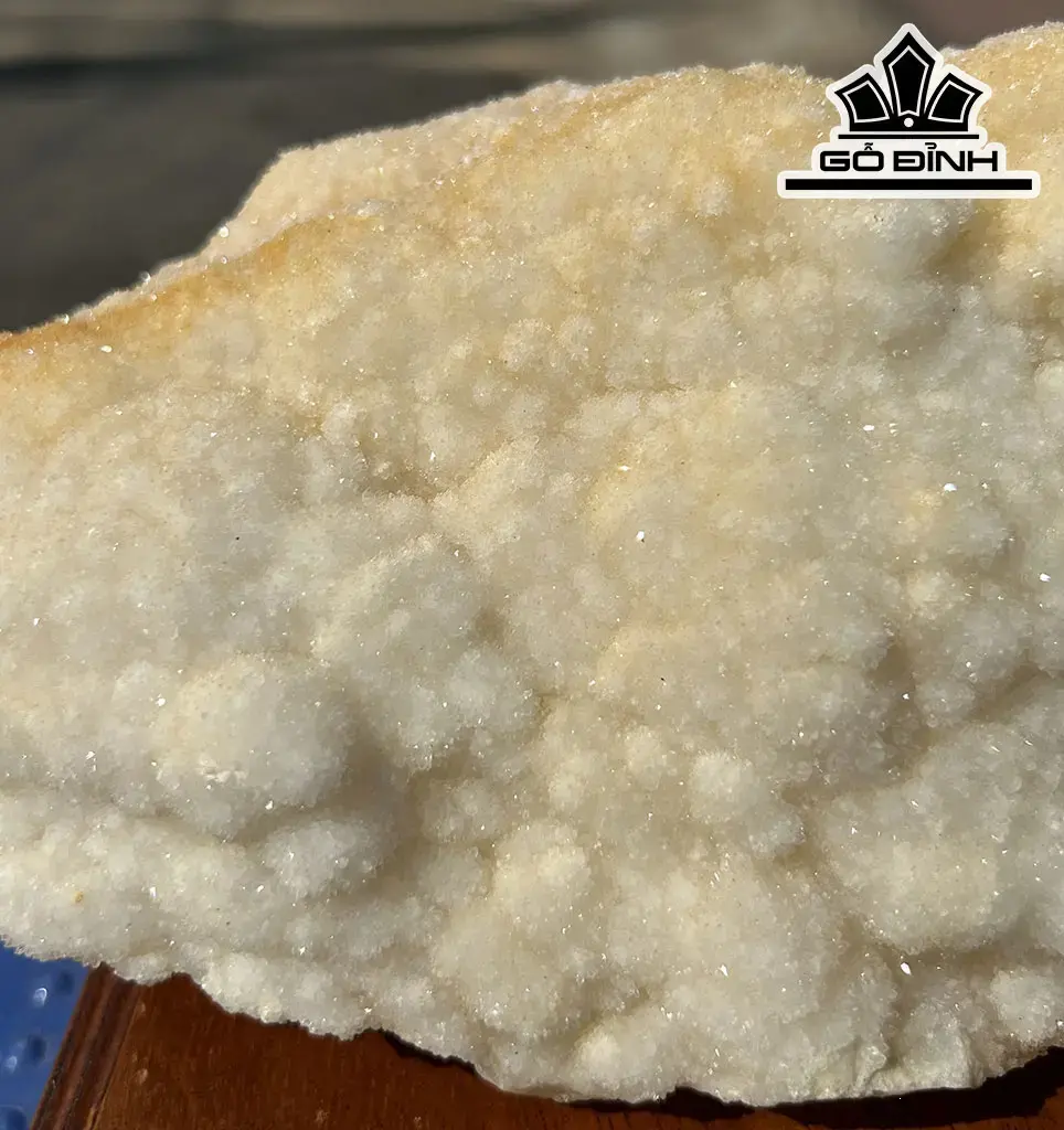 Tác Phẩm Đá Thạch Anh Trắng Bông Tuyết Cao 23 Ngang 13 (cm) 2,4kg