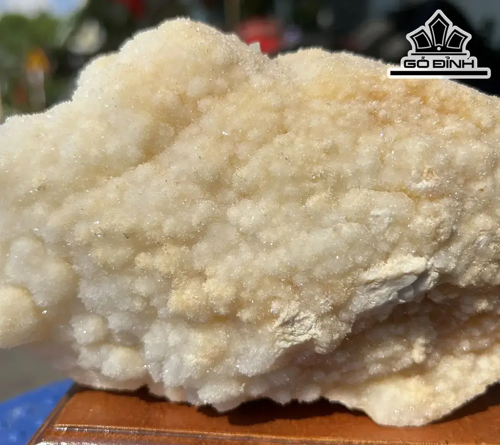 Tác Phẩm Đá Thạch Anh Trắng Bông Tuyết Cao 23 Ngang 13 (cm) 2,4kg