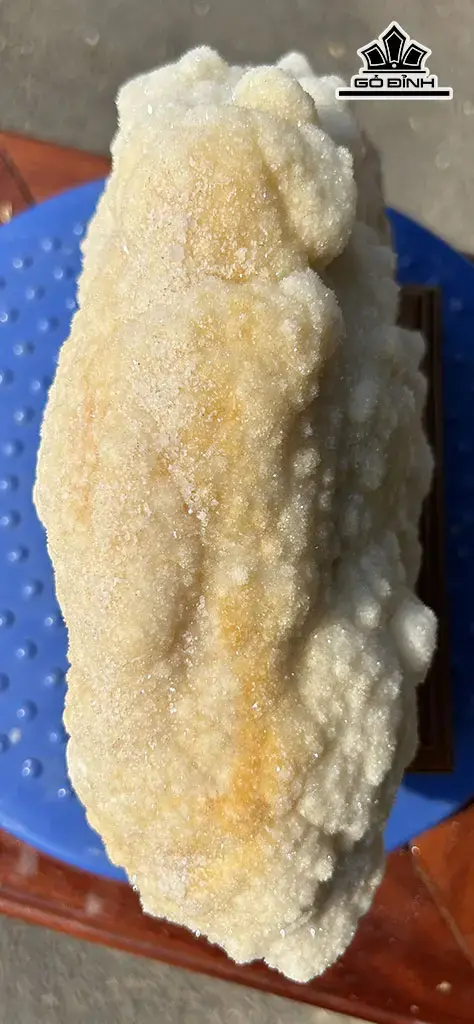 Tác Phẩm Đá Thạch Anh Trắng Bông Tuyết Cao 23 Ngang 13 (cm) 2,4kg