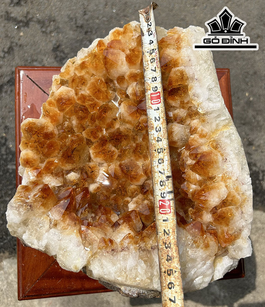 Tác Phẩm Đá Thạch Anh Vàng Cao 22 Ngang 27 Sâu 14 (cm) 9,2kg