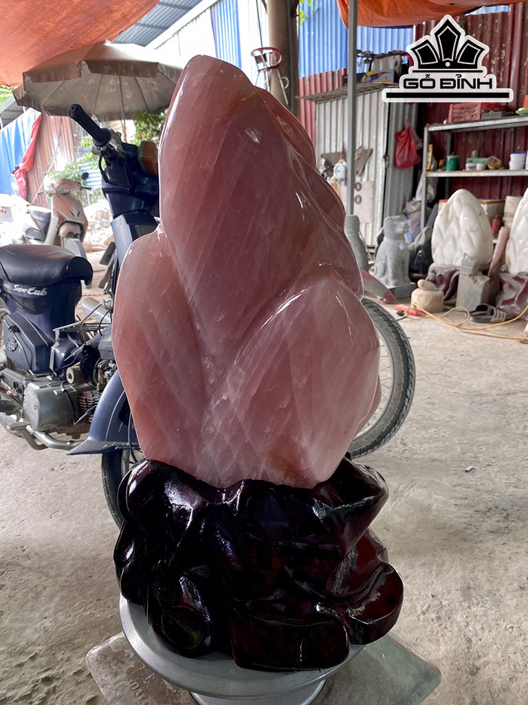 tac-pham-bup-sen-da-thach-anh-hong-cao-55-ngang-33-sau-26-cm-315kg-439671