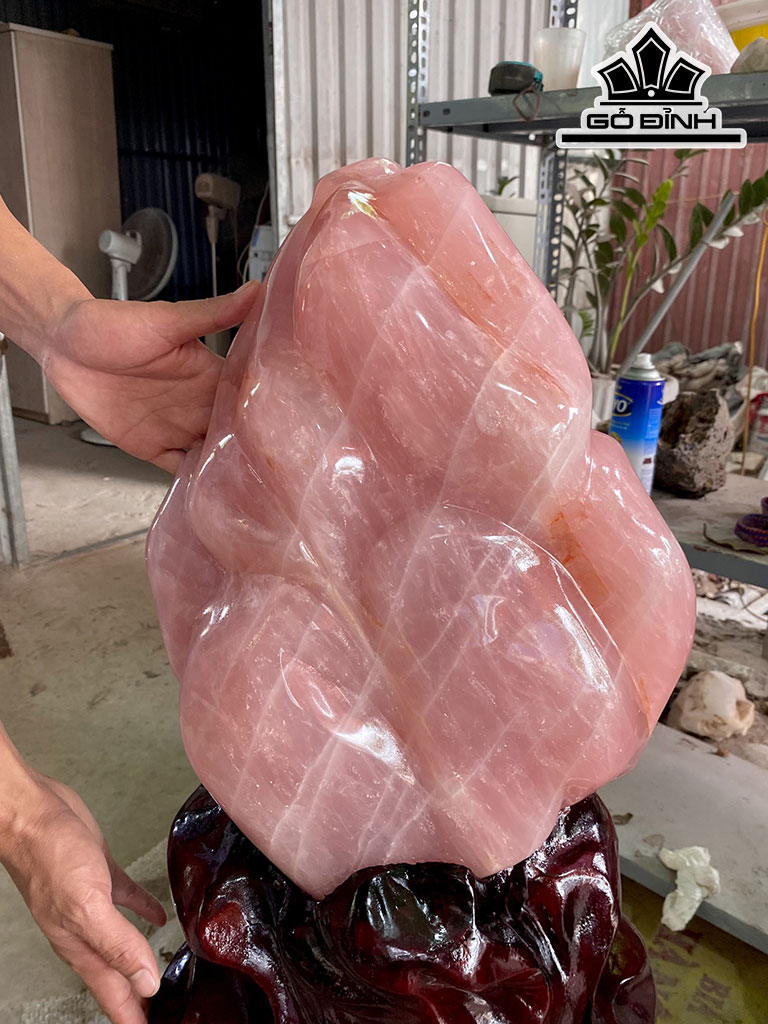 tac-pham-bup-sen-da-thach-anh-hong-cao-55-ngang-33-sau-26-cm-315kg-439673