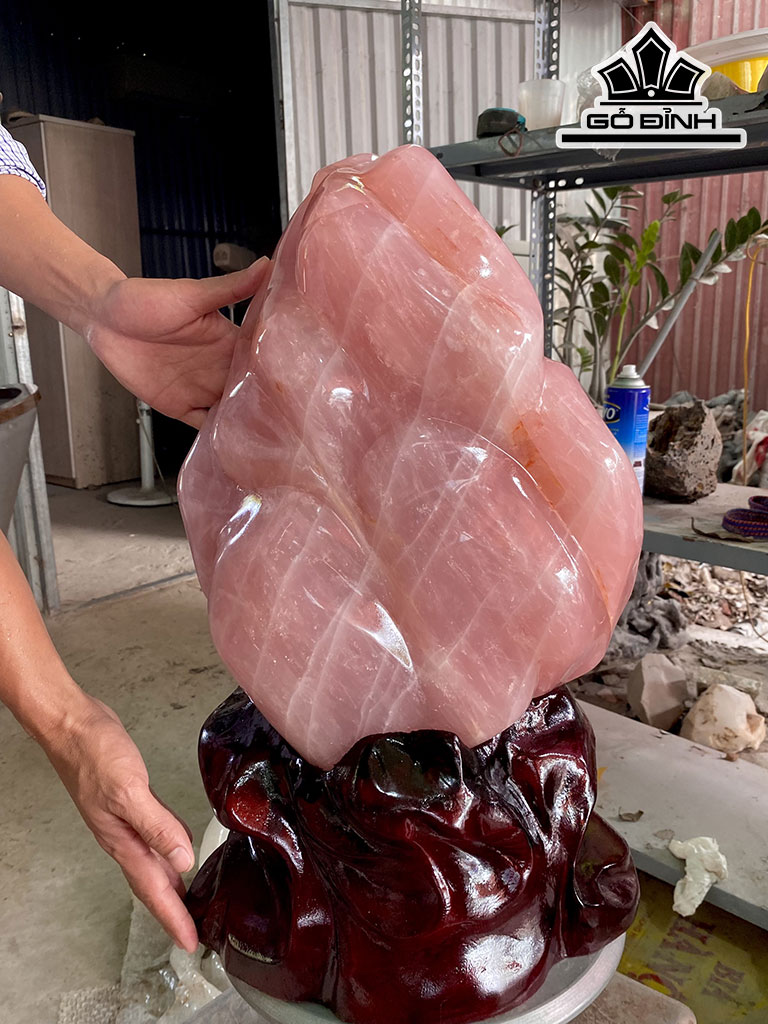 tac-pham-bup-sen-da-thach-anh-hong-cao-55-ngang-33-sau-26-cm-315kg-439675