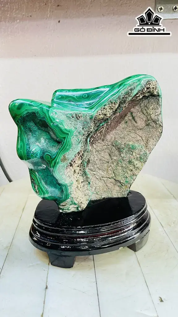 Tác Phẩm Đá Lông Công (Malachite) Cao 20 Ngang 17 (cm) 1,9kg