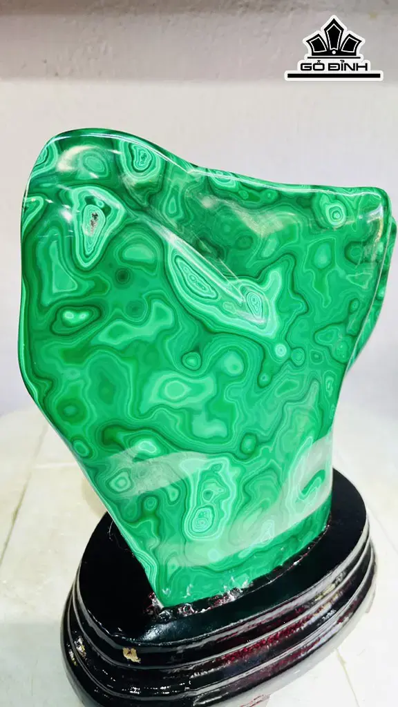 Tác Phẩm Đá Lông Công (Malachite) Cao 20 Ngang 17 (cm) 1,9kg