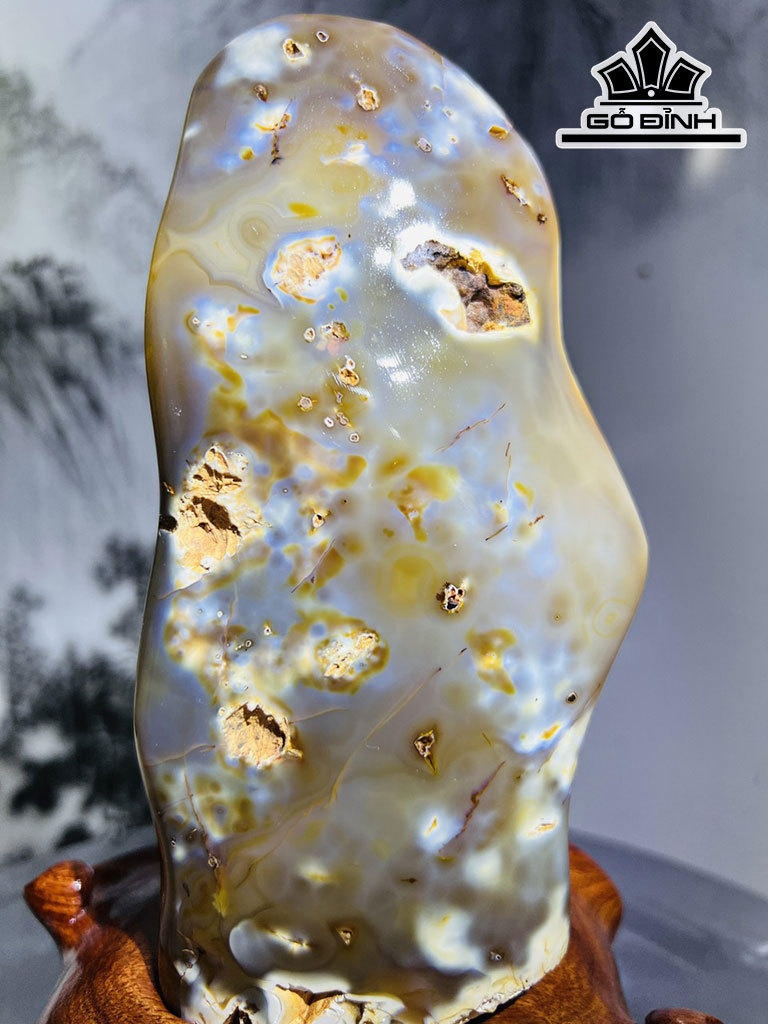 Tác Phẩm Đá Mã Não Cao 23 Ngang 14 (cm) 1,8kg