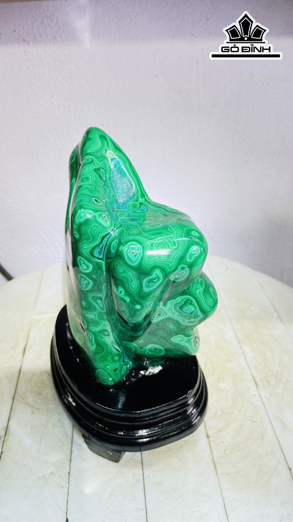 Tác Phẩm Đá Lông Công (Malachite) Cao 20 Ngang 17 (cm) 1,9kg