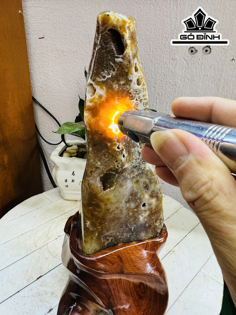 Tác Phẩm Đá Mã Não Can Thạch Cao 34 Ngang 10 (cm) 2,6kg