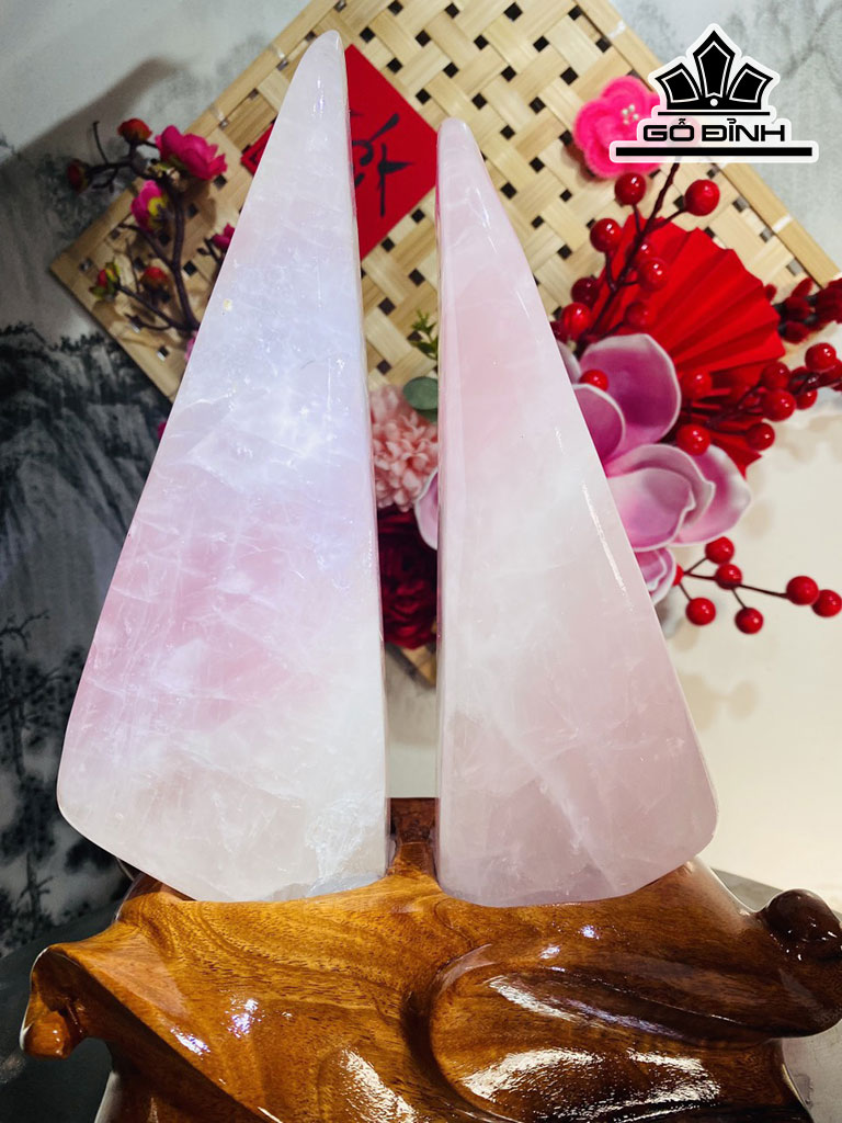 Tác Phẩm Đá Thạch Anh Hồng Cao 28 Ngang 19 (cm) 3,5kg