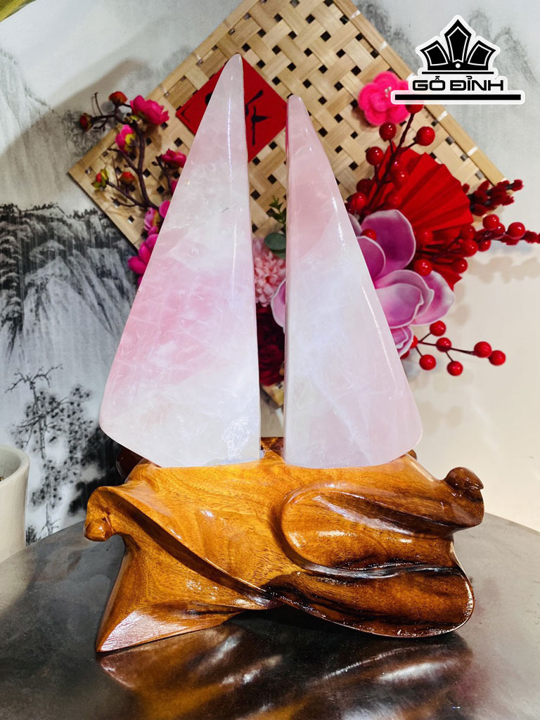 Tác Phẩm Đá Thạch Anh Hồng Cao 28 Ngang 19 (cm) 3,5kg