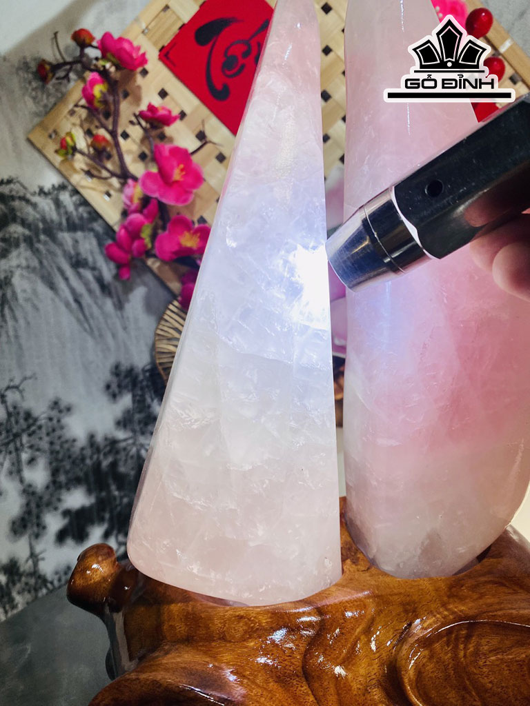 Tác Phẩm Đá Thạch Anh Hồng Cao 28 Ngang 19 (cm) 3,5kg