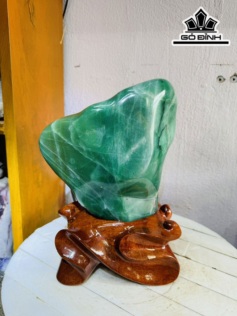 Tác Phẩm Đá Thạch Anh Xanh Cao 30 Ngang 22 (cm) 5,6kg