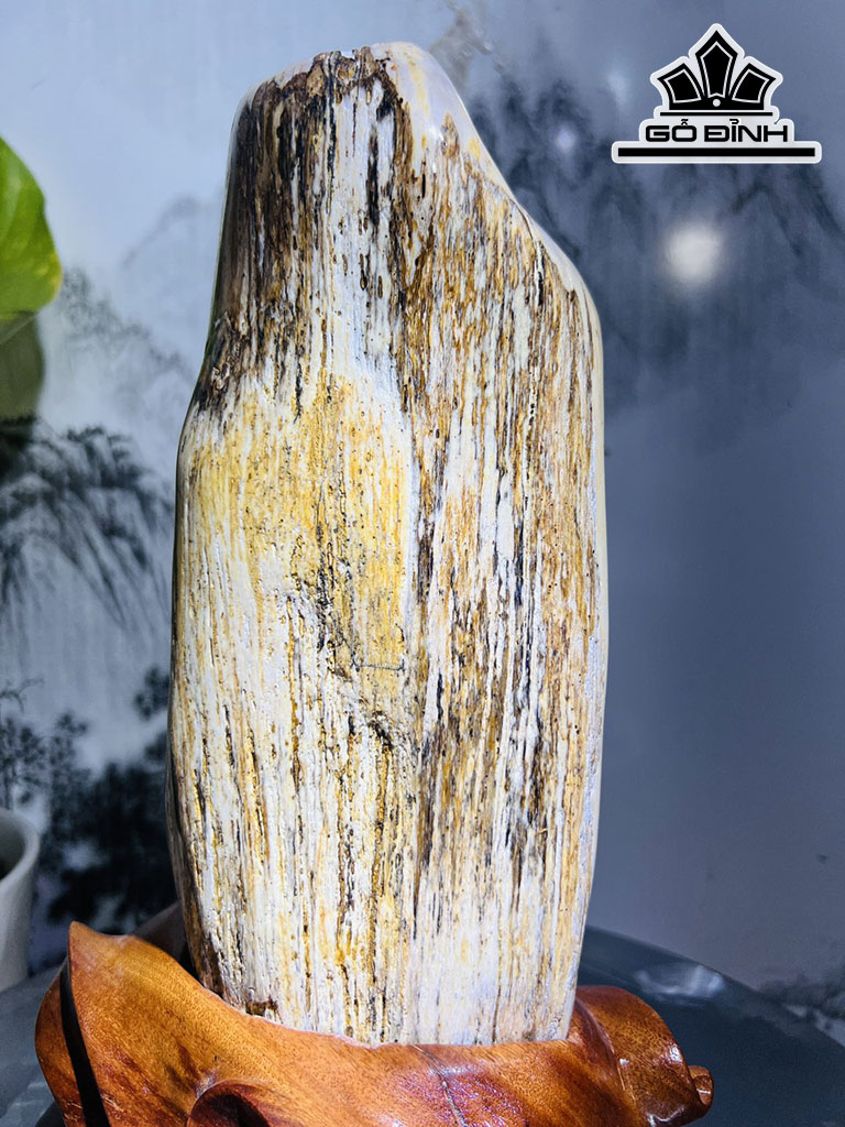 Tác Phẩm Gỗ Hóa Ngọc Cao 32,5 Ngang 18 (cm) 4,4kg