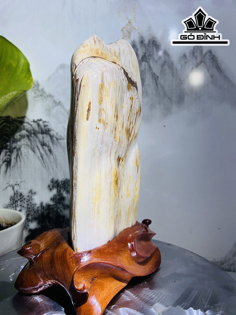 Tác Phẩm Gỗ Hóa Ngọc Cao 32,5 Ngang 18 (cm) 4,4kg