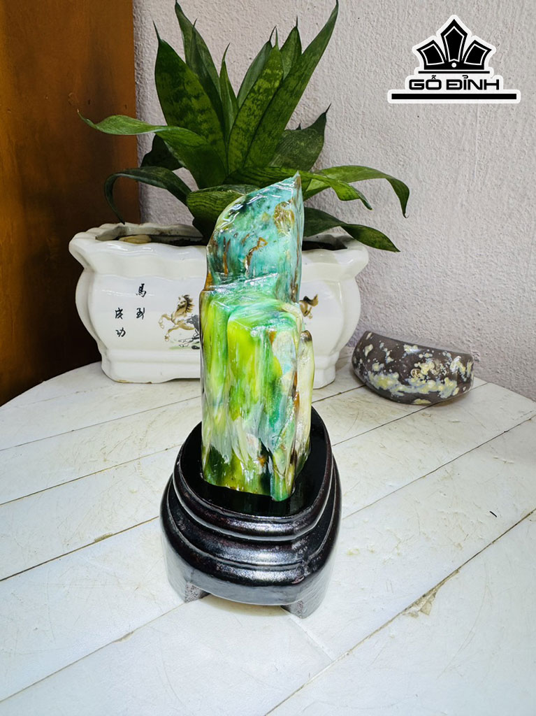 Tác Phẩm Gỗ Hóa Ngọc Xanh Cao 17 Ngang 9 (cm) 0,7kg