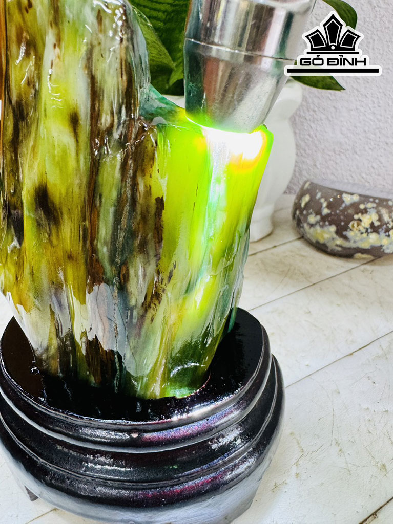 Tác Phẩm Gỗ Hóa Ngọc Xanh Cao 17 Ngang 9 (cm) 0,7kg
