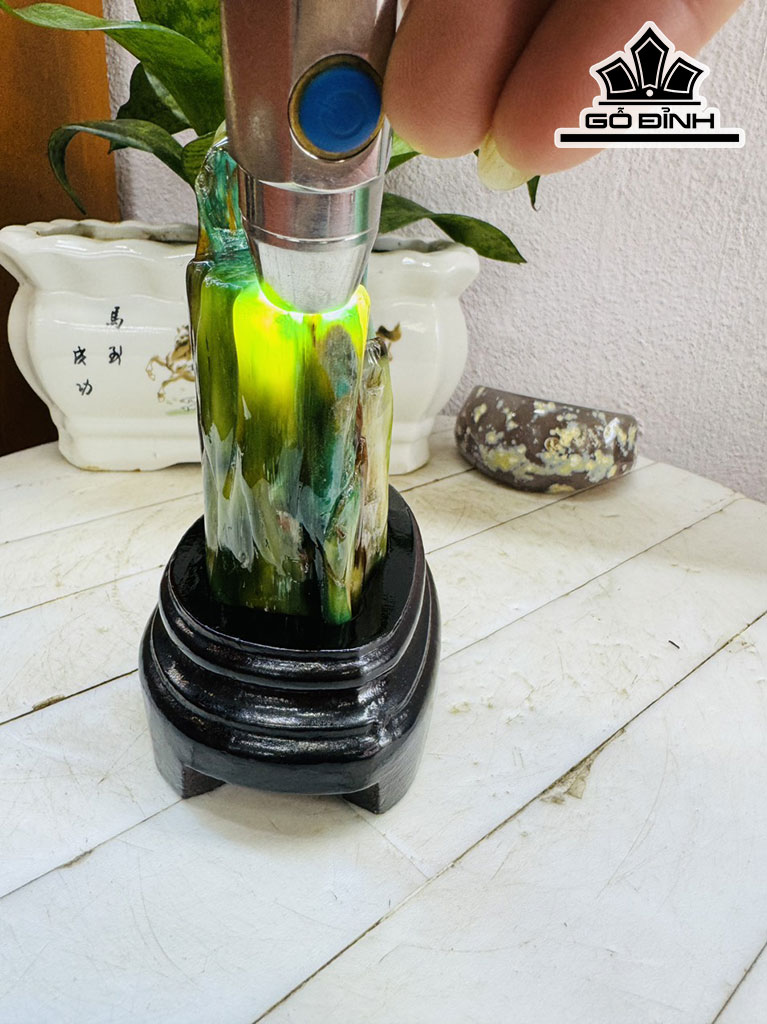 Tác Phẩm Gỗ Hóa Ngọc Xanh Cao 17 Ngang 9 (cm) 0,7kg